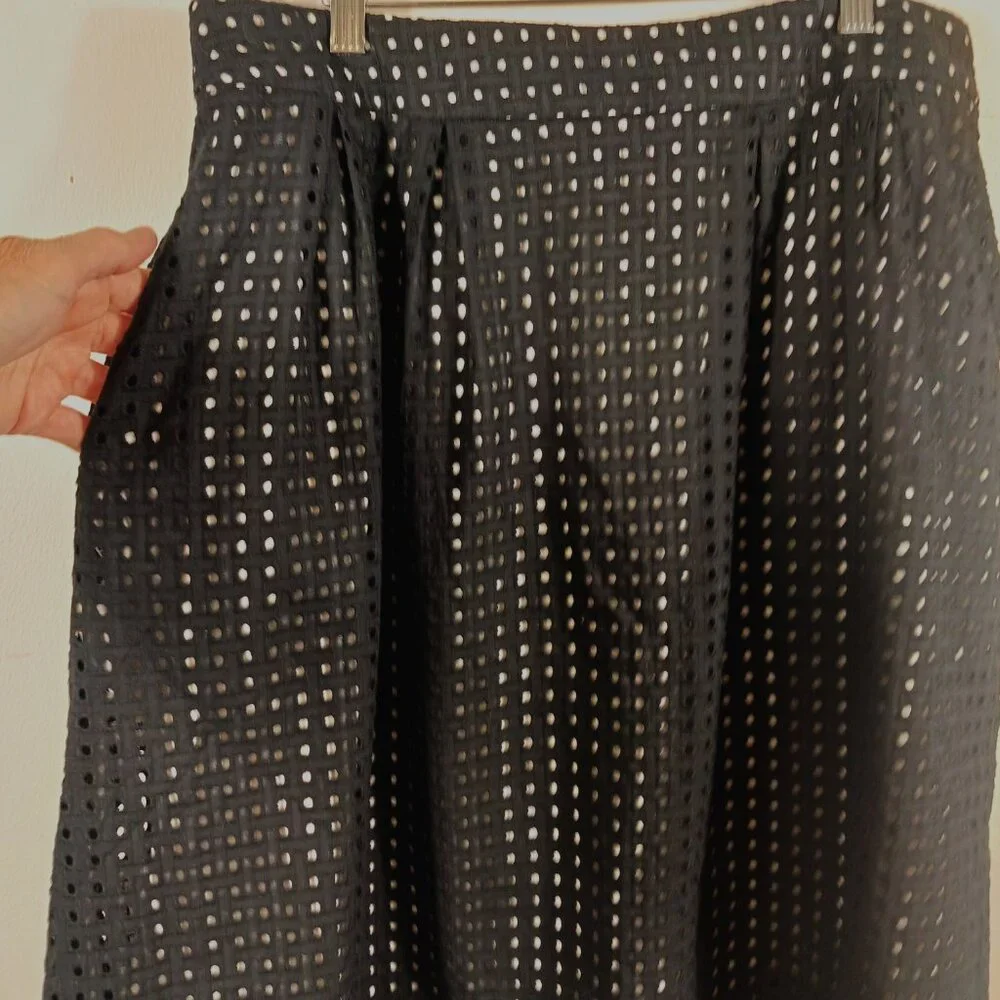 Dennis Basso Black Eyelet Pleated Skirt, White Lining, Size 14, Pockets, Classic